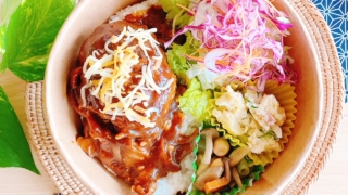 デミキノコソースのハンバーグ丼