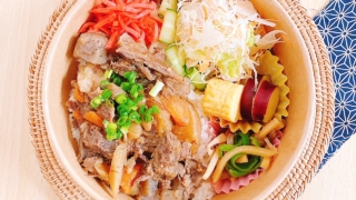 牛すじ煮込み丼